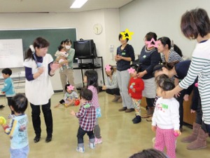 2013�N�@11��20���@���l�݂Ȃ݂ɂā@�e�q�ŉ��y�V�сB